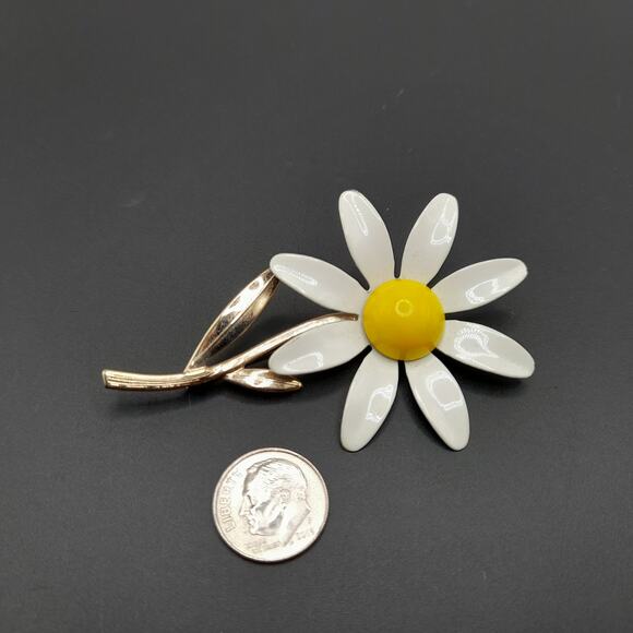 Vintage 1970s Sarah Coventry Daisy Flower Brooch - 3 Inches - Picture 3 of 6